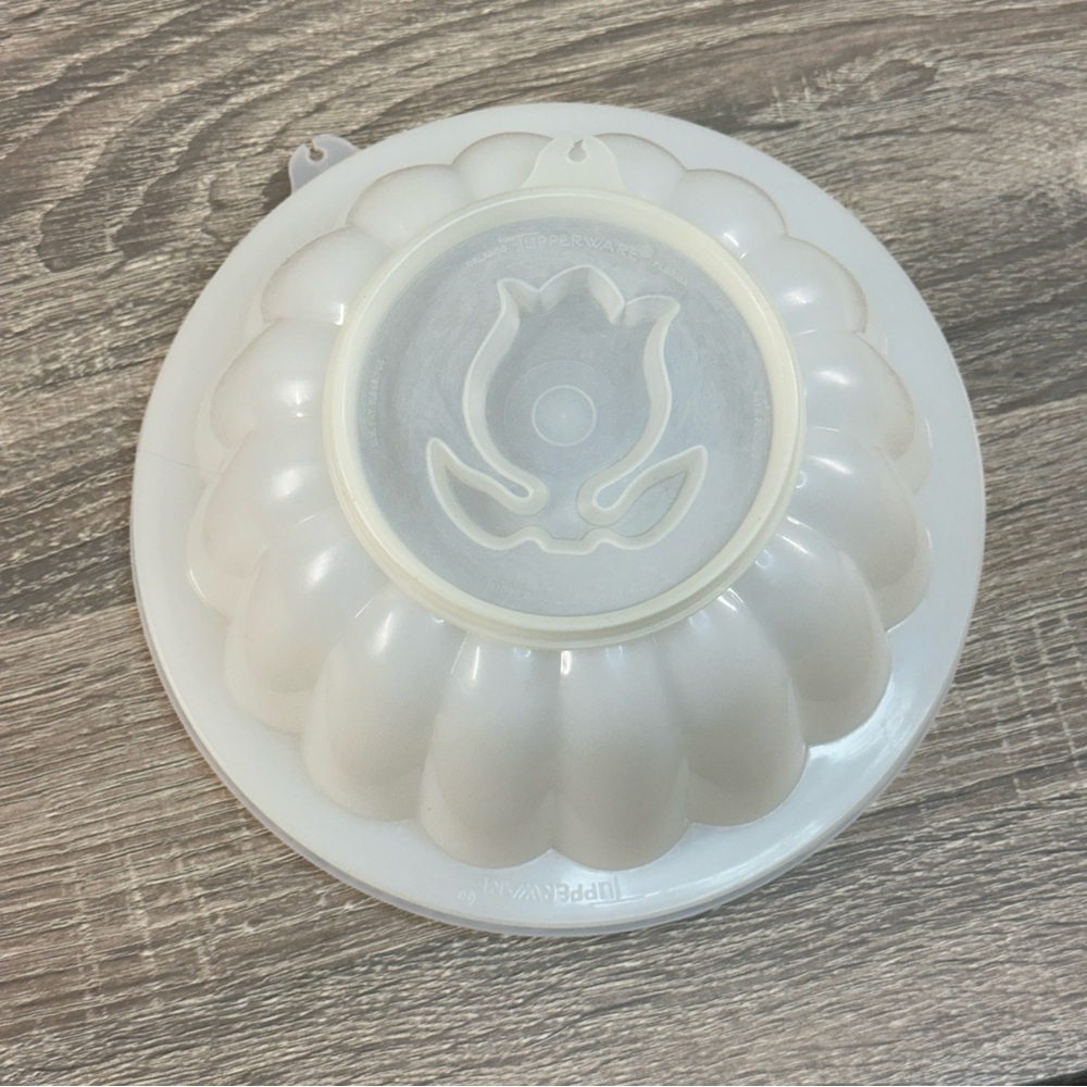 VINTAGE Jel N Serve TUPPERWARE 620 JELLO Mold 1‎ Bottom Tulip